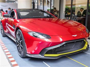 Ảnh chi tiết Aston Martin Vantage V8 vừa chính thức ra mắt tại Việt Nam