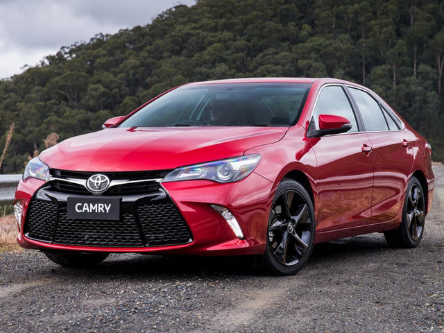 Toyota Camry thêm bản thể thao ESport giá 1,06 tỷ đồng - 1