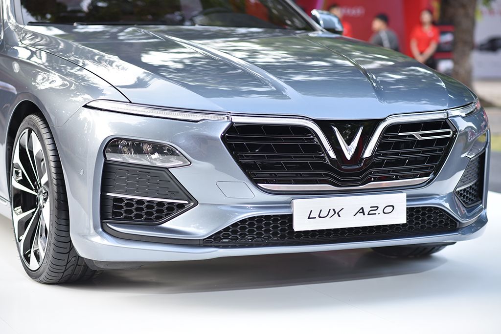 VinFast Lux A2.0 giá chỉ từ 800 triệu phả hơi nóng vào thị trường sedan tại Việt Nam - 2