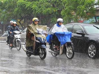 Nỗi khổ đi xe máy ngày mưa rét