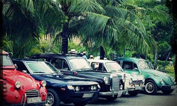 Dàn xe hơi cổ hàng hiếm hội tụ tại Sài Gòn