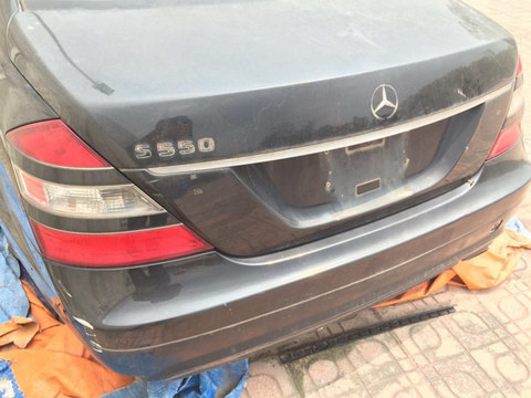 Xót xa Mercedes-Benz S550 bị bỏ hoang ở Hà Nội - 4