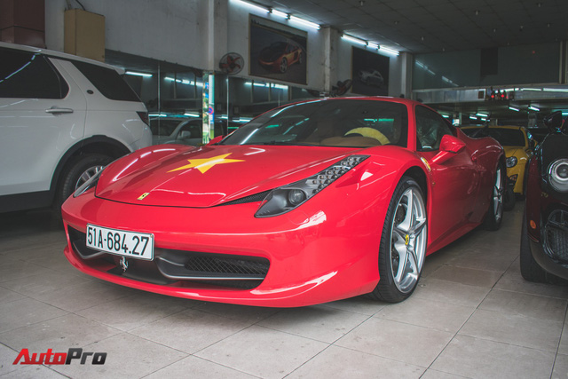 Ferrari 458 Italia biến cờ đỏ sao vàng ủng hộ chung kết U23 Việt Nam 3