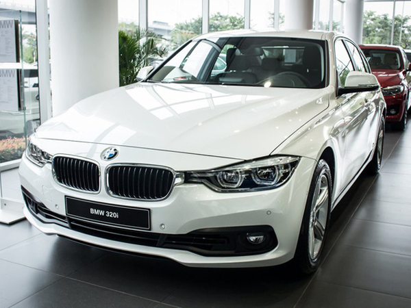 BMW 320i tăng giá với trang bị mới nâng cấp - 1