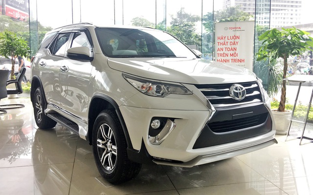 Toyota Fortuner bán chênh cả trăm triệu đồng nhưng hút hết người mua của đối thủ - 2