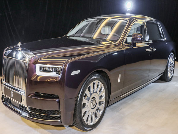 rolls-royce-phantom-2018-trinh-lang-tai-malaysia-voi-gia-hon-500000-usd-1