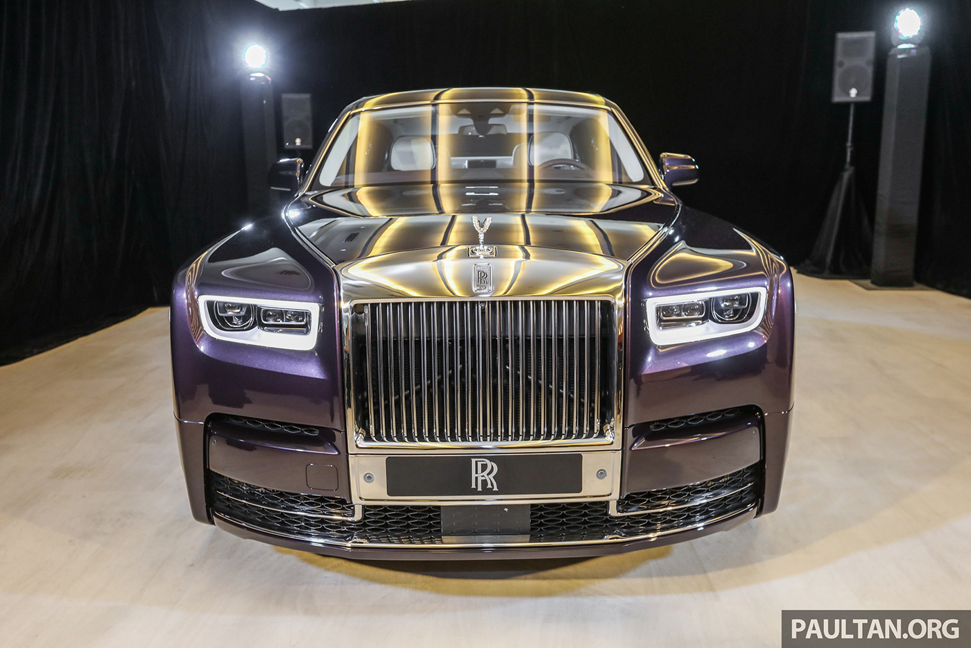 rolls-royce-phantom-2018-trinh-lang-tai-malaysia-voi-gia-hon-500000-usd-2