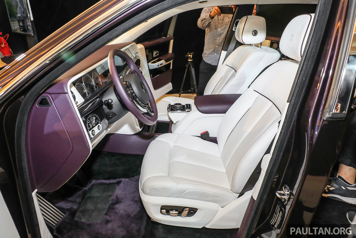 rolls-royce-phantom-2018-trinh-lang-tai-malaysia-voi-gia-hon-500000-usd-7