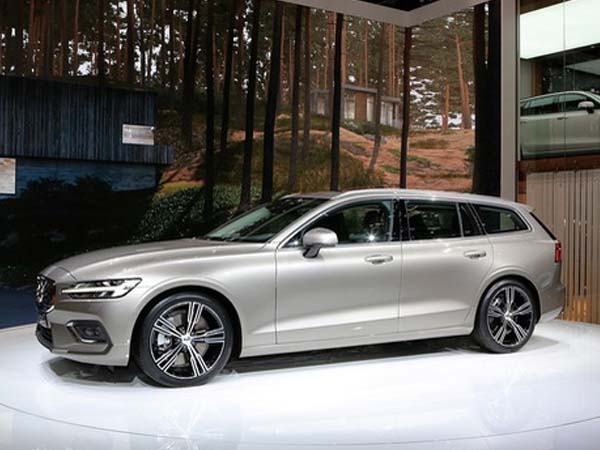 Volvo V60, XC40 Inscription mới sắp trình làng - 1